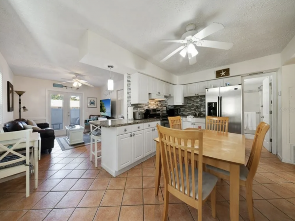 Holmes Beach Vacation Home with 6 Bedroom & Pool