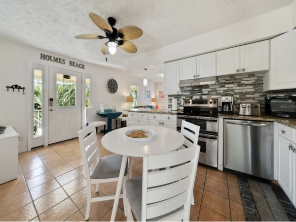 Holmes Beach Vacation Home with 6 Bedroom & Pool