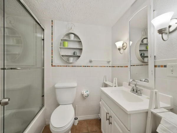 Holmes Beach Vacation Home with 6 Bedroom & Pool