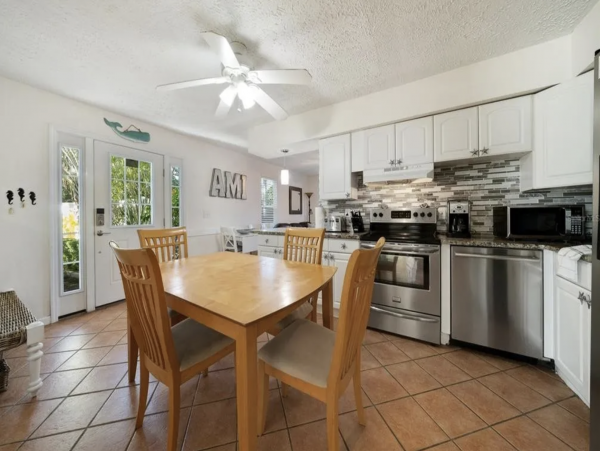 Holmes Beach Vacation Home with 6 Bedroom & Pool