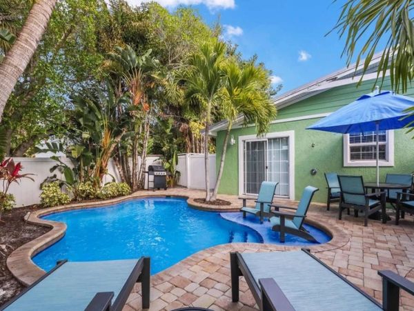 Charming 2 Bedroom Vacation Pool Duplex