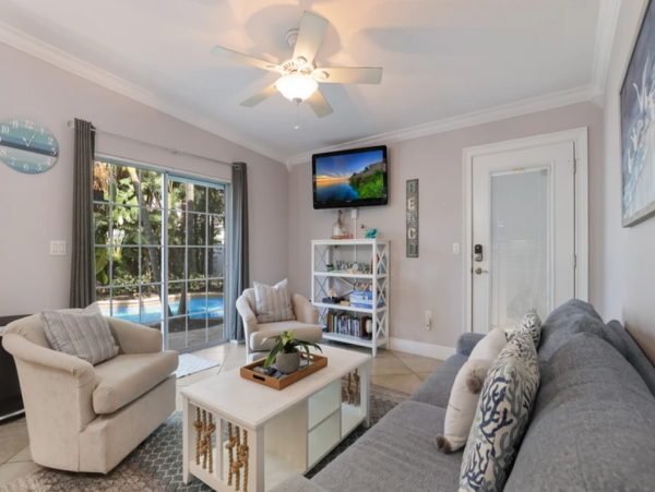 Charming 2 Bedroom Vacation Pool Duplex