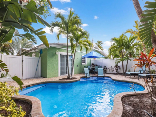 Charming 2 Bedroom Vacation Pool Duplex