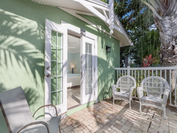 Charming 2 Bedroom Vacation Pool Duplex