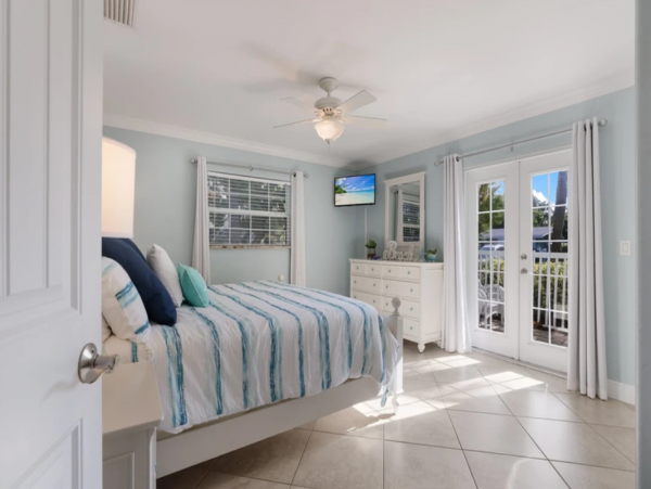 Charming 2 Bedroom Vacation Pool Duplex