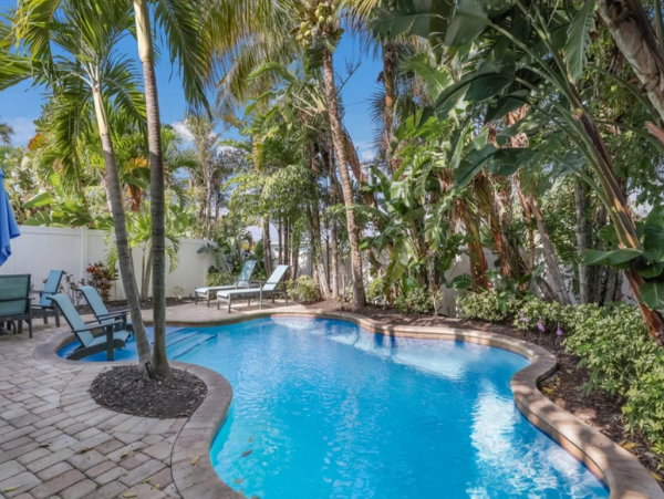 Charming 2 Bedroom Vacation Pool Duplex