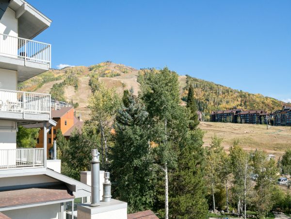300 yards to the Slopes Sleeps 6 3 miles to Downtown