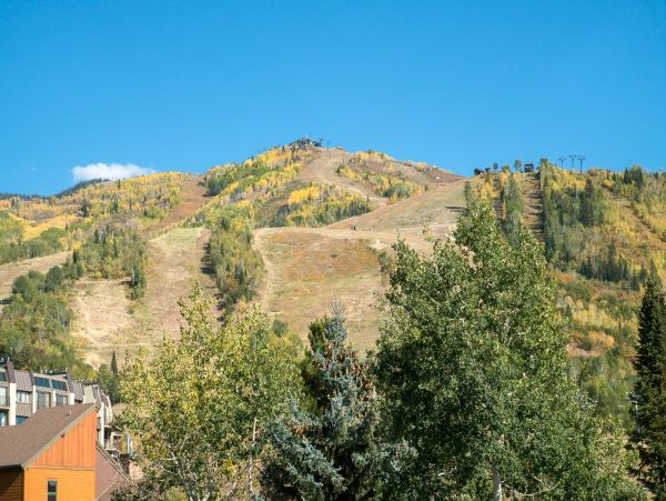 300 yards to the Slopes Sleeps 6 3 miles to Downtown