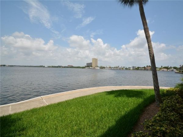 South Pasadena 1 Bedroom Condo with Bay Views Sleeps 2