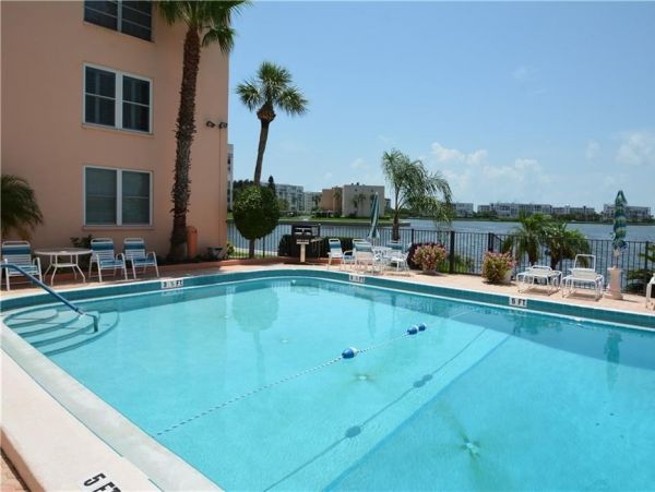 South Pasadena 1 Bedroom Condo with Bay Views Sleeps 2