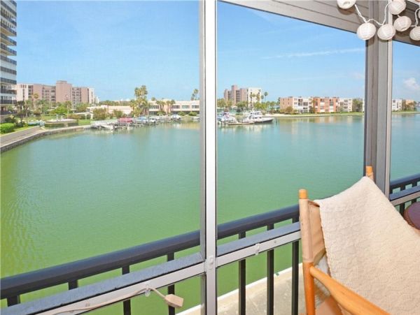 South Pasadena 1 Bedroom Condo with Bay Views Sleeps 2