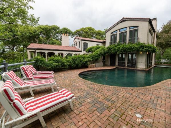 Hamptons Home 1020267