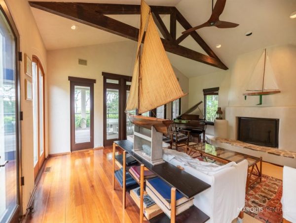 Hamptons Home 1020267