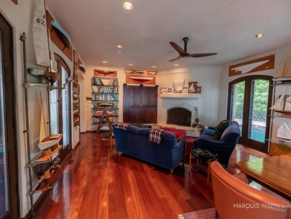 Hamptons Home 1020267