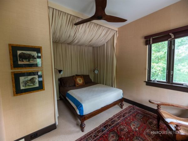 Hamptons Home 1020267