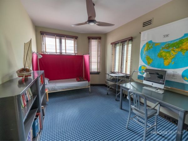 Hamptons Home 1020267