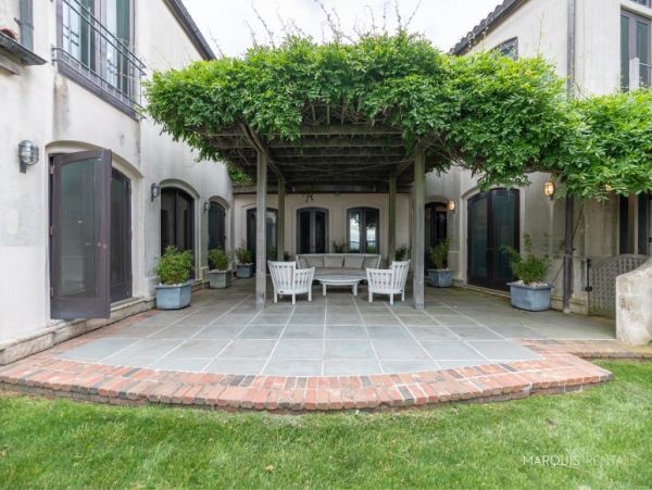 Hamptons Home 1020267