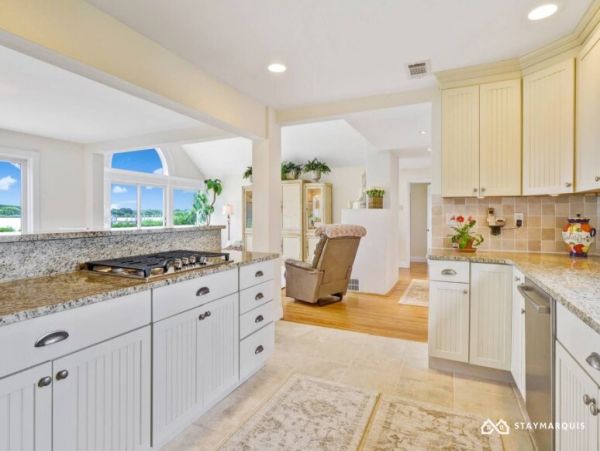 Hamptons Home 1020270