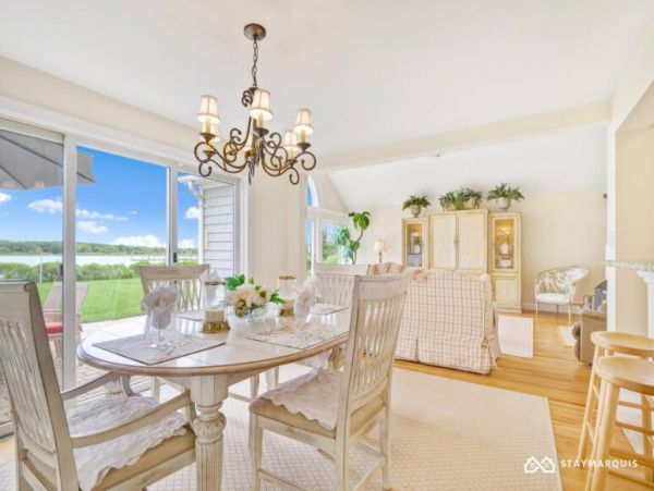 Hamptons Home 1020270