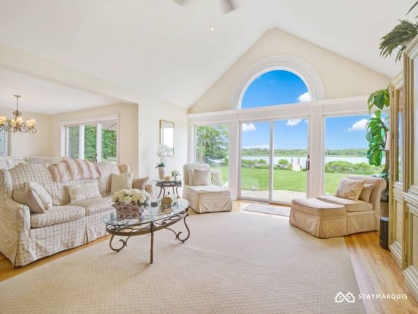 Hamptons Home 1020270