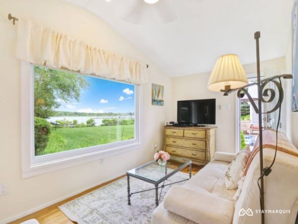 Hamptons Home 1020270