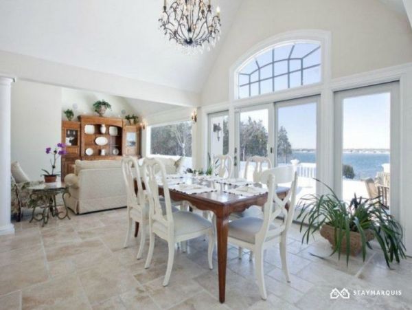 Hamptons Home 1020275