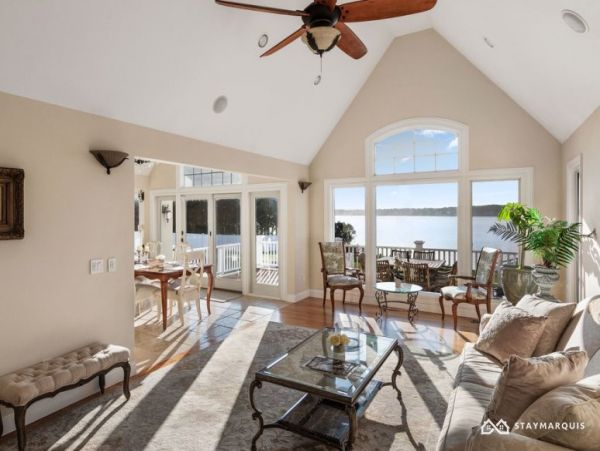 Hamptons Home 1020275