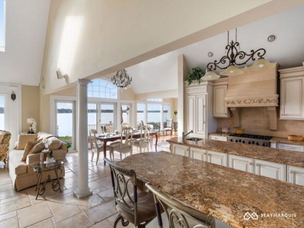 Hamptons Home 1020275