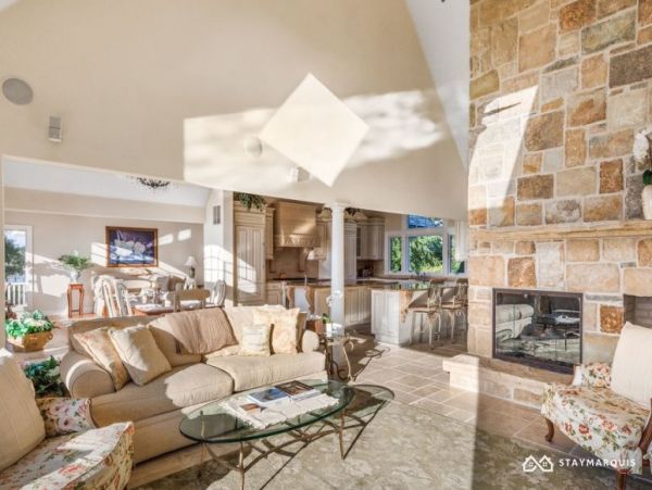 Hamptons Home 1020275