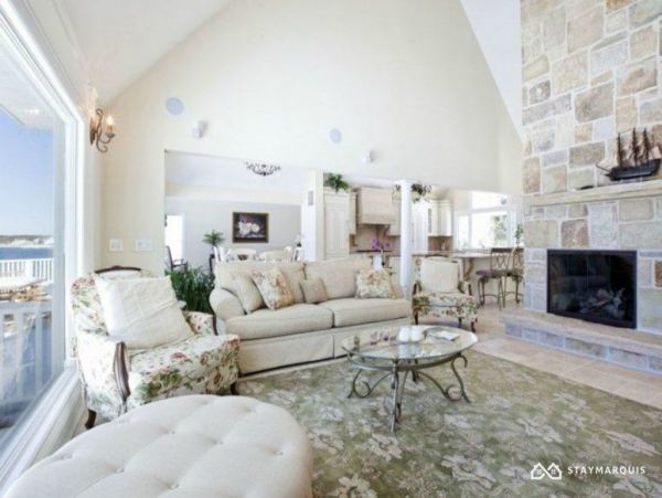 Hamptons Home 1020275