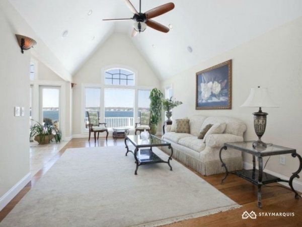Hamptons Home 1020275