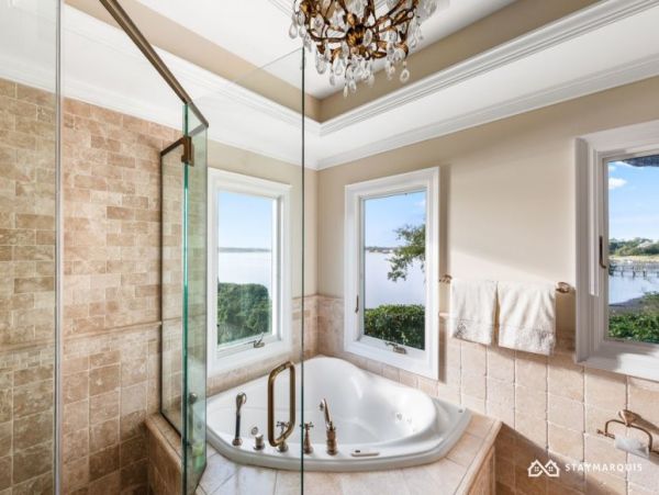 Hamptons Home 1020275
