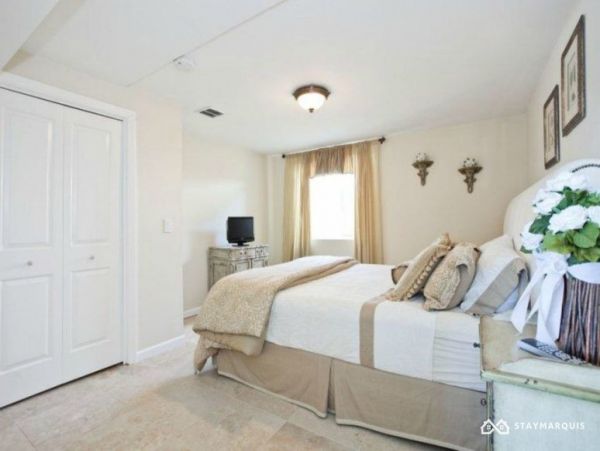 Hamptons Home 1020275