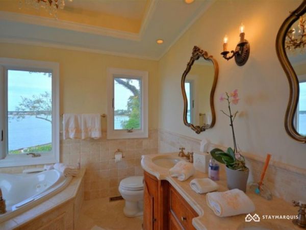 Hamptons Home 1020275