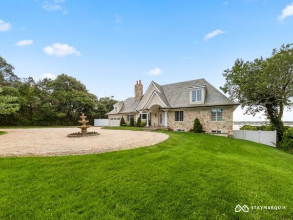 Hamptons Home 1020275