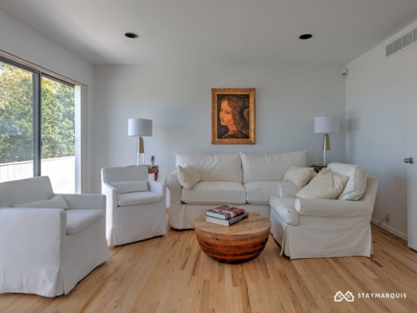 Hamptons Home 1020277