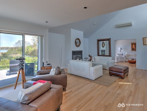 Hamptons Home 1020277