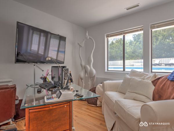 Hamptons Home 1020277