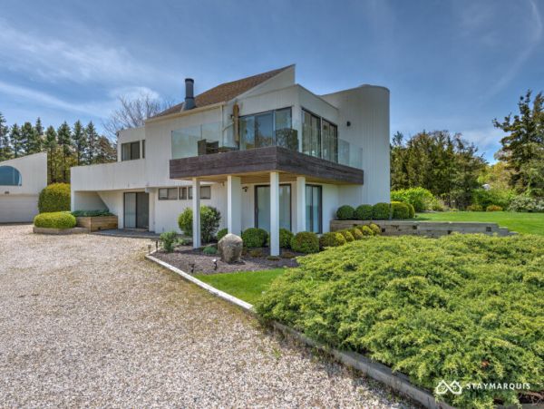Hamptons Home 1020277