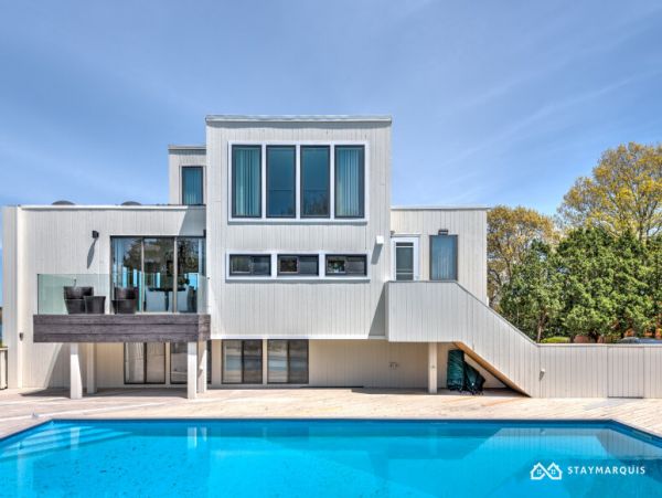 Hamptons Home 1020277