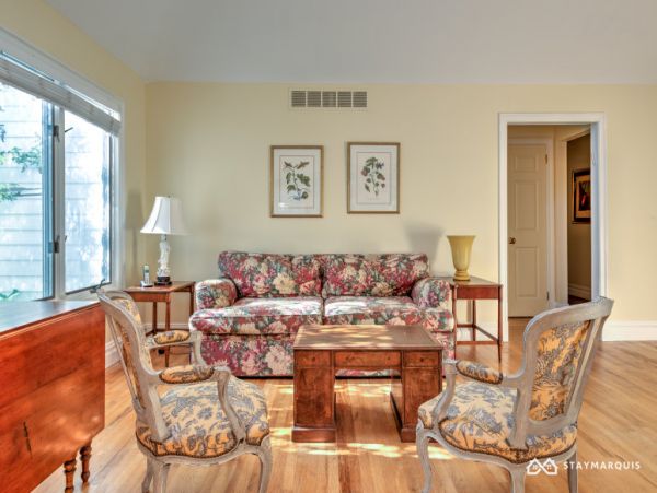 Hamptons Home 1020278