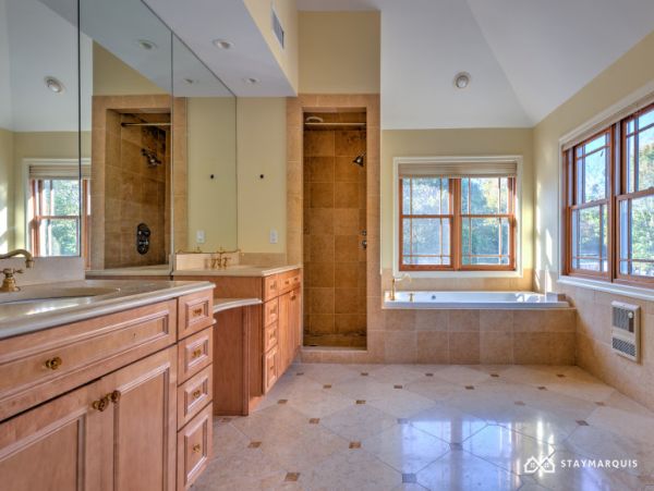 Hamptons Home 1020278