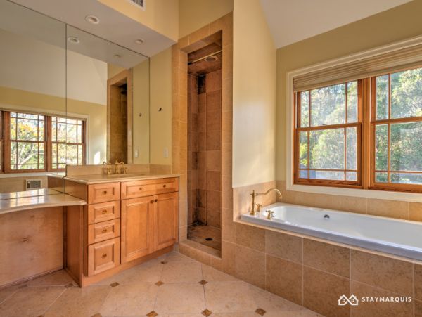 Hamptons Home 1020278