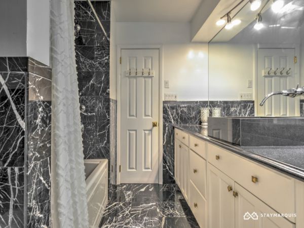 Hamptons Home 1020278