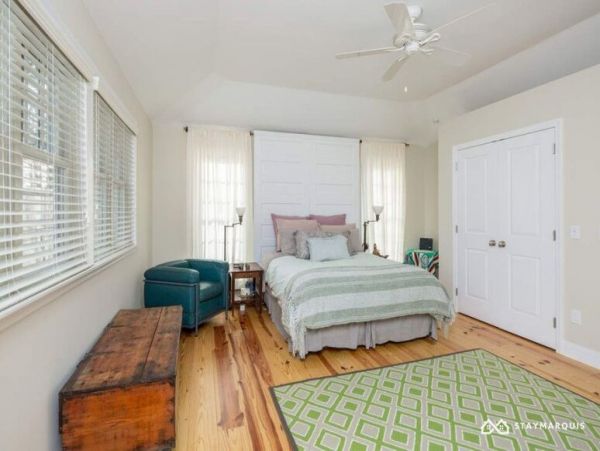 Hamptons Home 1020279