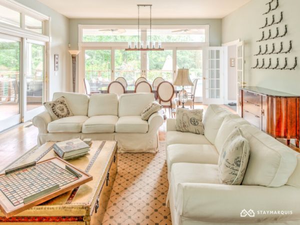 Hamptons Home 1020285