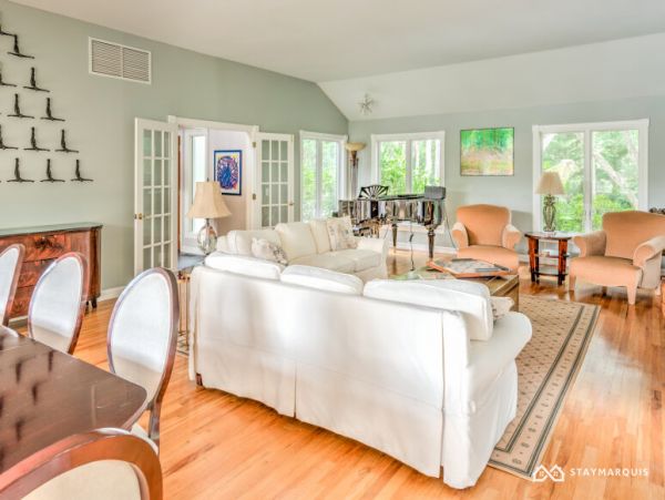 Hamptons Home 1020285