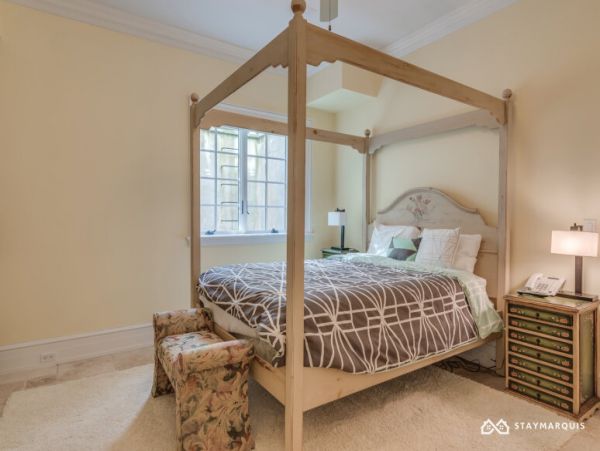 Hamptons Home 1020286