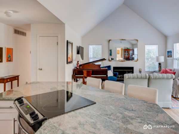 Hamptons Home 1020294