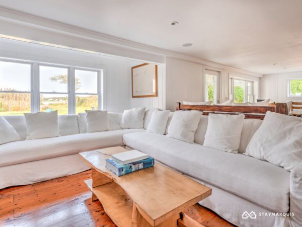 Hamptons Home 1020295